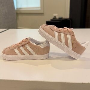 Adidas Gazelle Kids Sneakers in Soft Pink and White Size 4